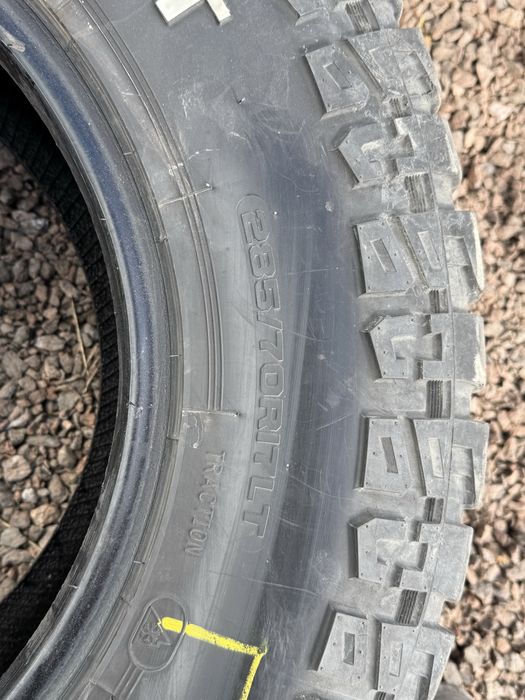 Продам комплект шин 285/70/17