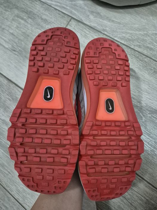 Vând adidasi Nike air max