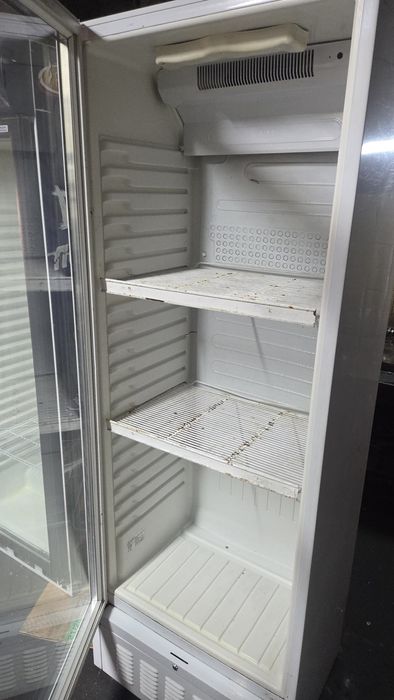 Витринный холодильник
