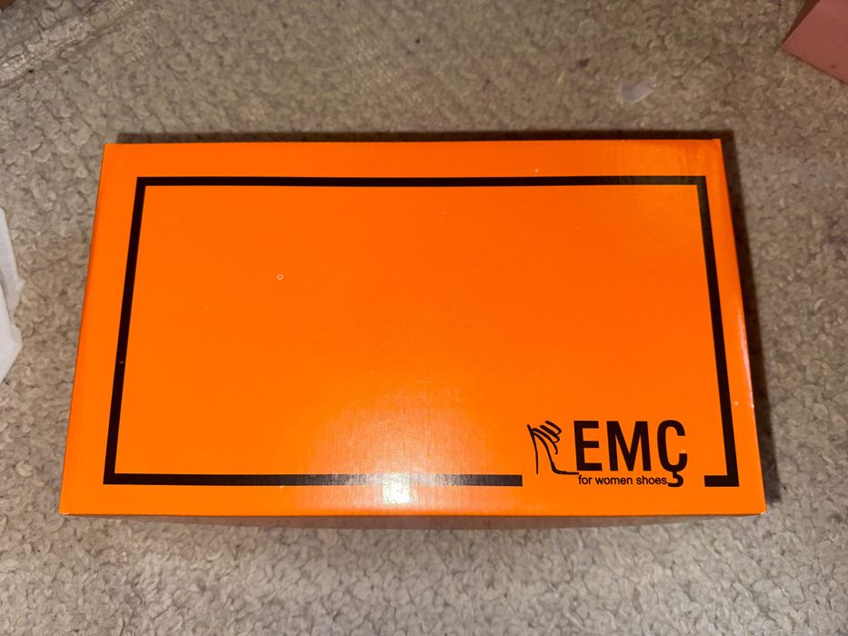 Обувки на висок ток