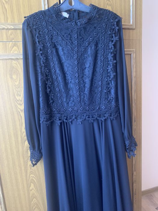 Платье кружевное.