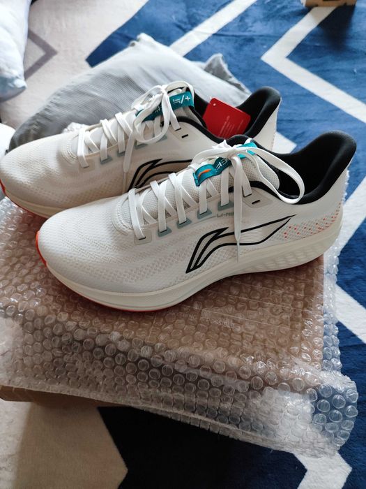 Оригинальные кроссовки Li-Ning (новые)