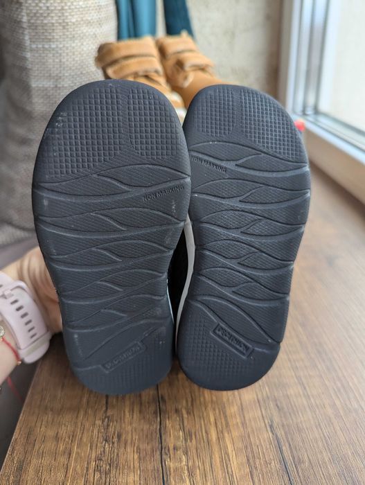 Маратонки Decathlon, номер 23