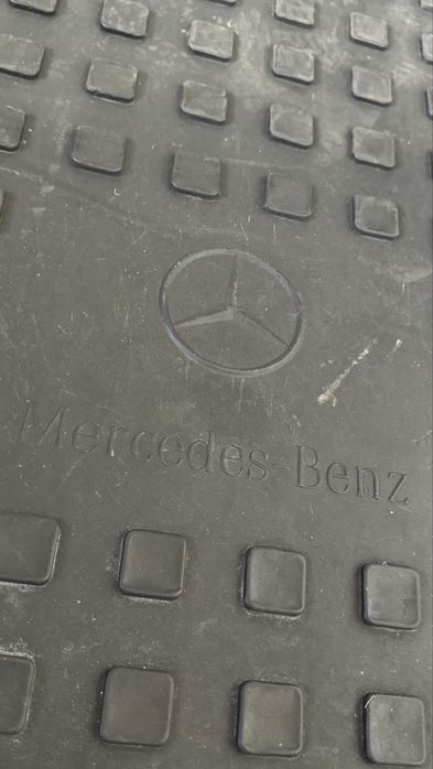 Стелка за багажник оригинална Mercedes E-class W213 Sedan 2016-