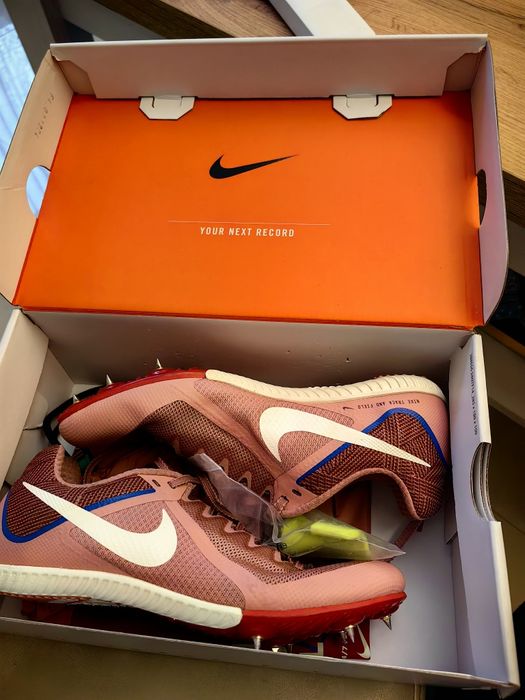 Шпайкове    NIKE