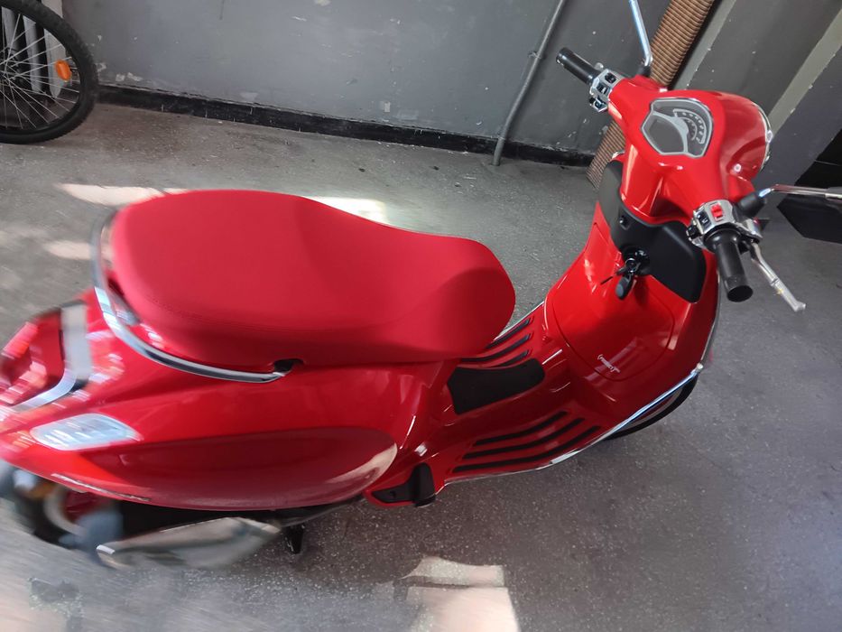 Scuter Vespa Primavera 125 Red (NOU)