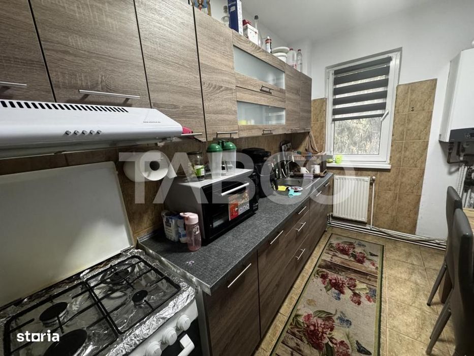 Apartament de inchiriat cu 3 camere balcon etaj 2 Mihai Viteazul Sibiu