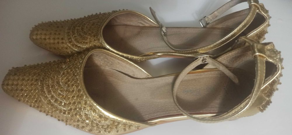 Продам босоножки