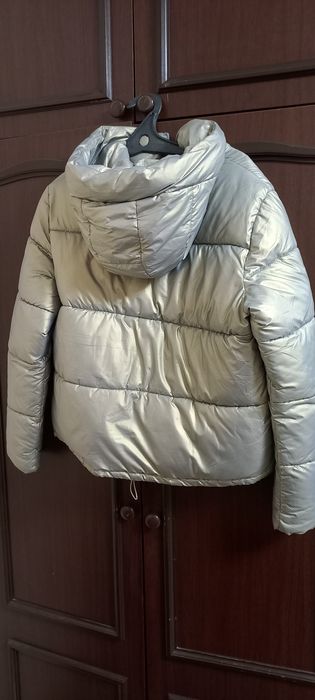 Продам весеннию куртку.