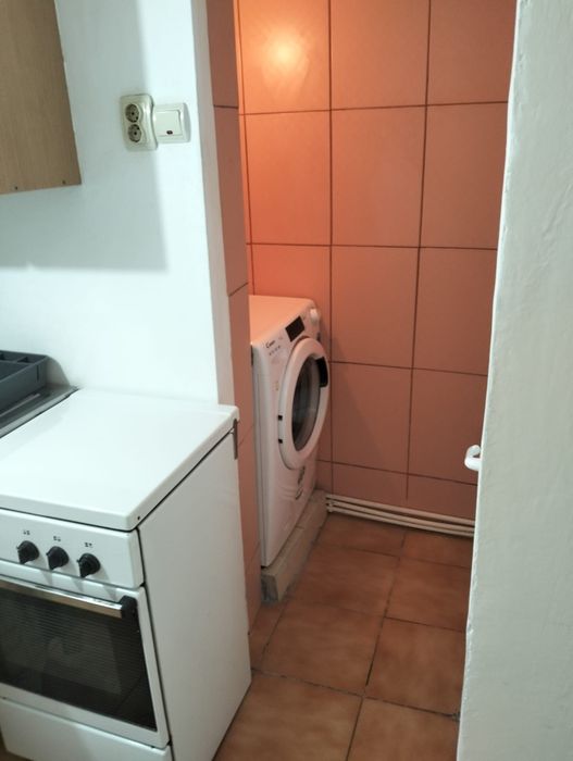 Închiriez Garsoniera la curte