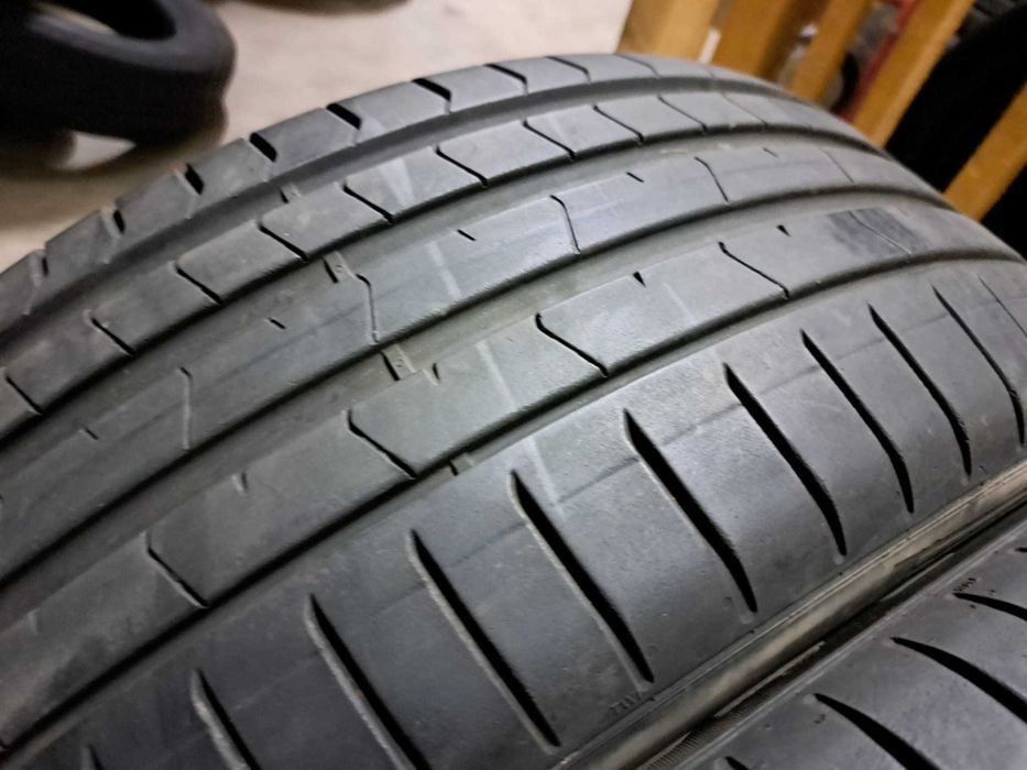 **2 anvelope 275/40 R20 Pirelli RFT