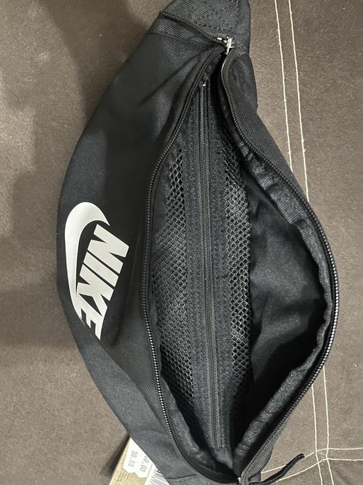 Продавам чанта на nike