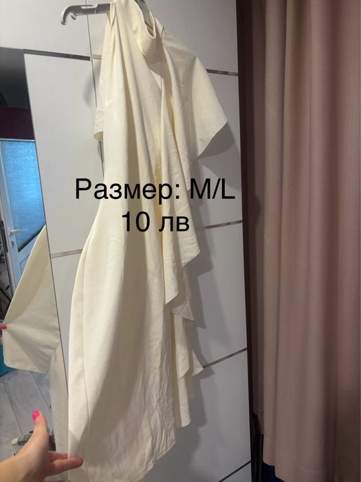 Бяла средно дълга рокля в М/Л размер