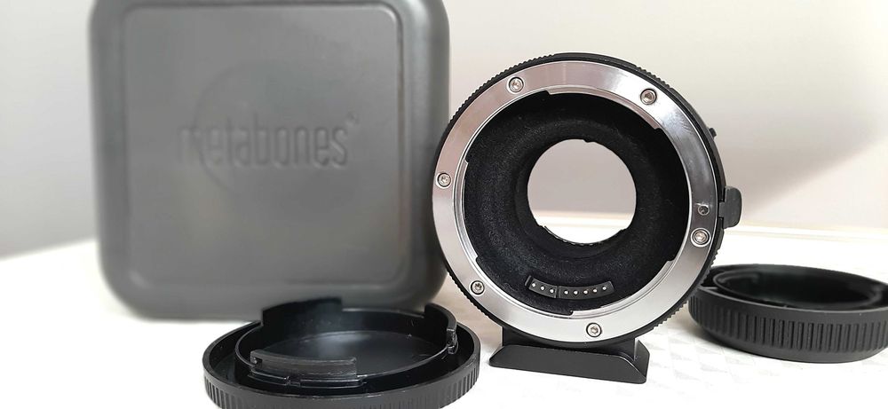 Адаптер Metabones T Smart за обективи с байонет Canon EF или Canon EF-S за фотоапарати с байонет Micro Four Thirds