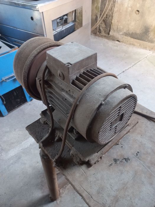 Наждачный станок лепестковый.