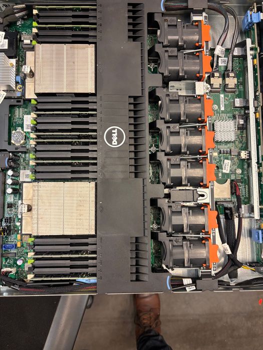 Server Dell R620 2 x E5-2660 V2 2.20GHZ 20 core 40 threads 64 GB RAM 5 x 450 GB SAS10K HGST