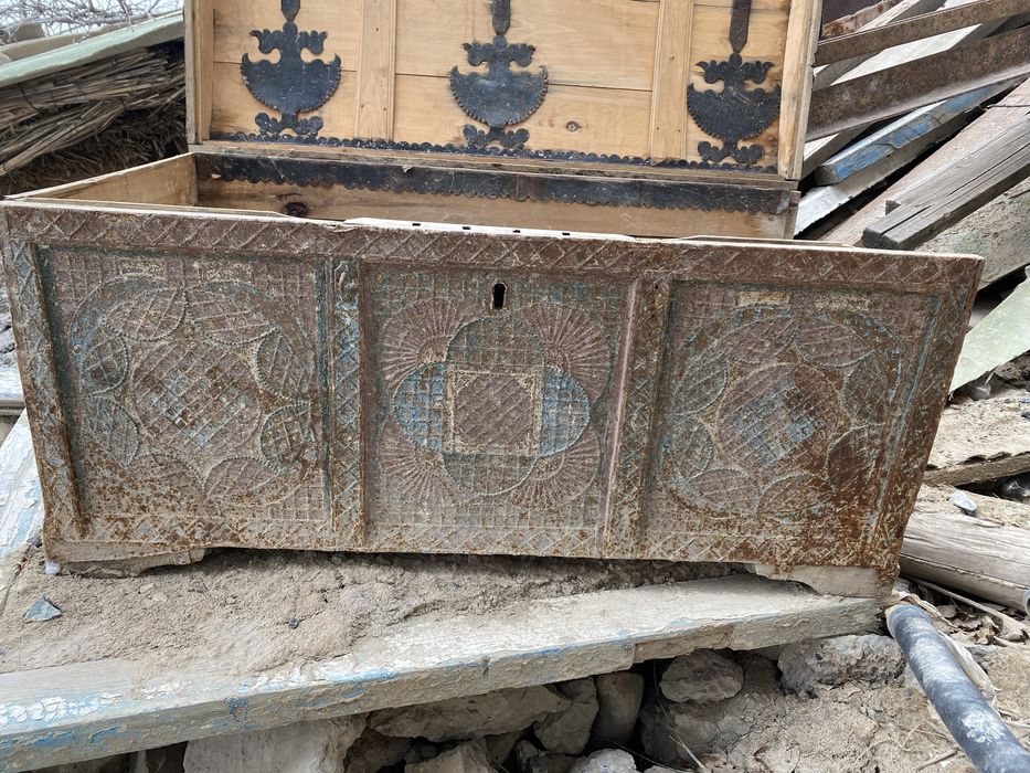 Сундук 19 века. Сандық 19 ғасыр.