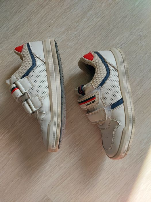 Обувки GEOX,32 номер-20лв.