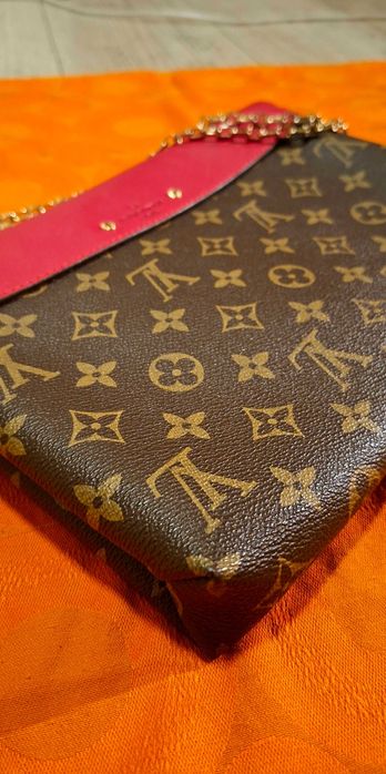 LOUIS VUITTON 'Monogram Canvas Saint Placide Cerise' В Червено