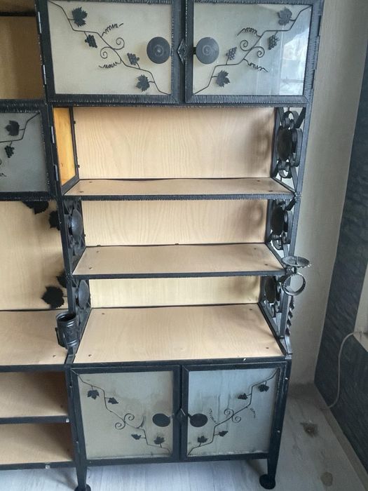 Дизайнерска библиотека с ковано желязо .