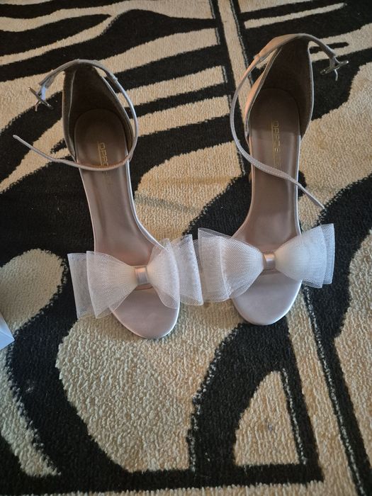 Красиви токчета с панделка