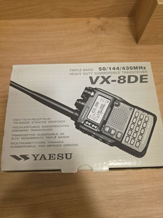 Vând Yaesu VX-8DE cu cutie