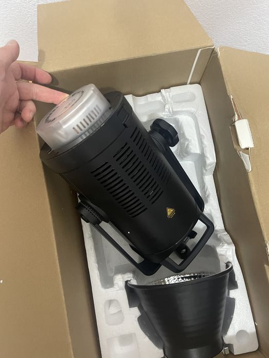 световые приборы Godox SL150II