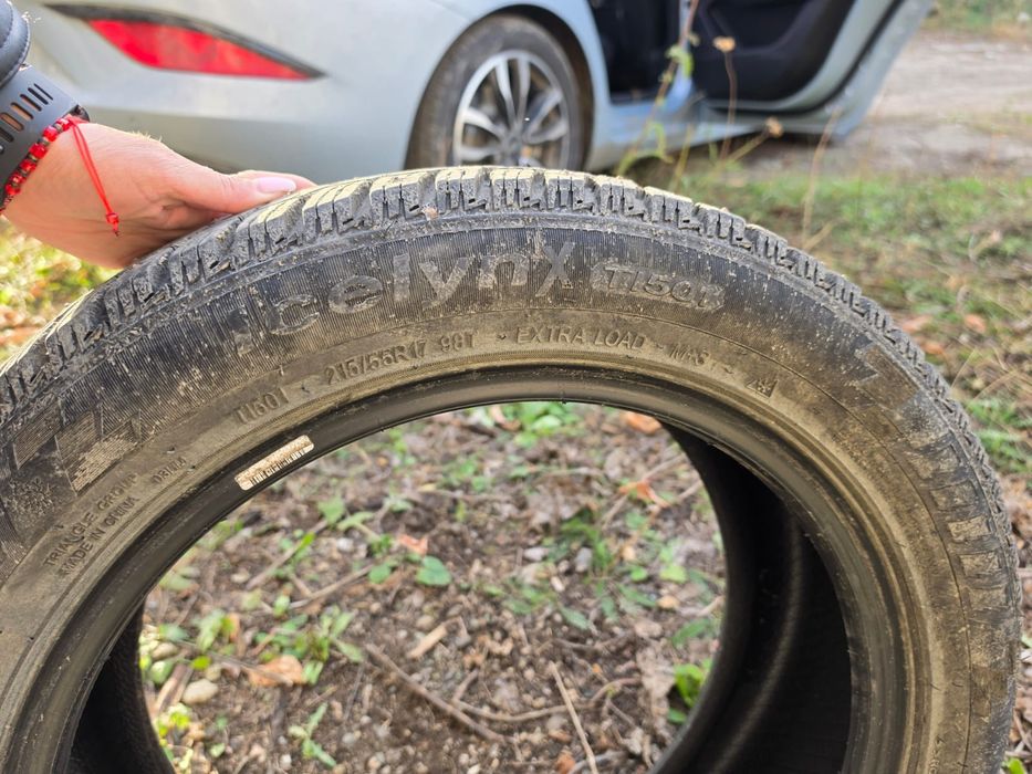 Продам резину 215/55/R17