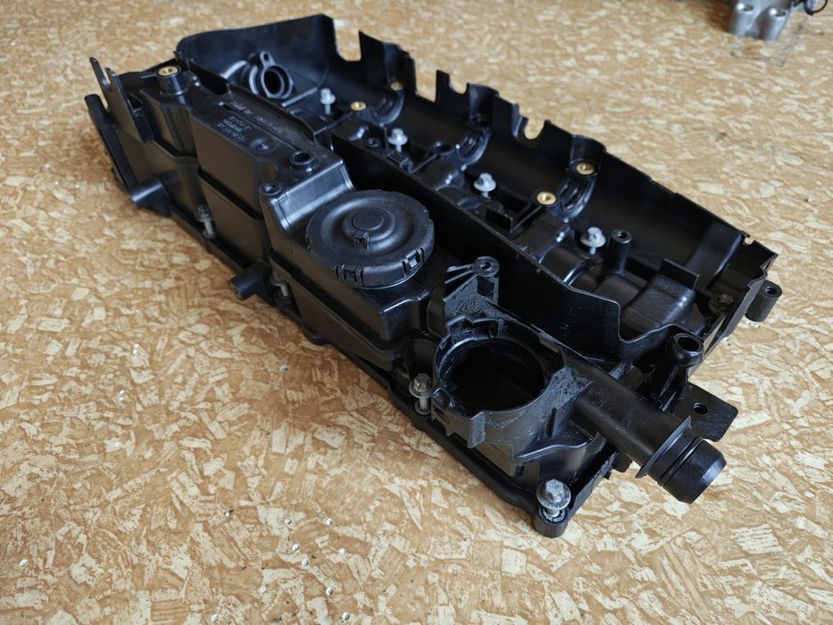 Капак Клапани за двигател BMW N47D20C

Продавам капак за клапани свал