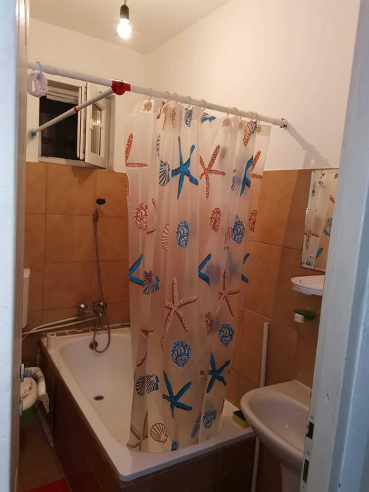 Giurgiului, Piata Progresul, Berceni,metrou Eroii Revolutiei,modest,parter,pentru 1-2 persoane