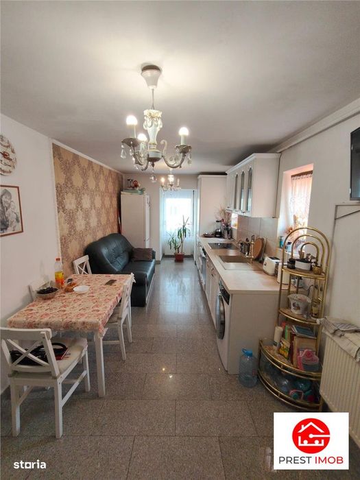 Apartament si spatiu comercial de vanzare