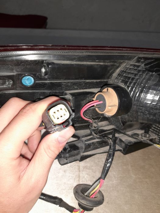 Onix 2023-yil orqa fara o'ng taraf