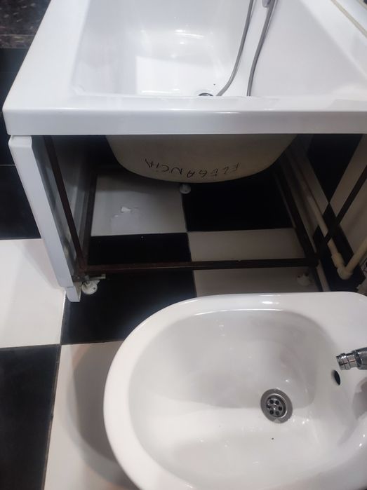 Vând cada  baie cu suport metalic