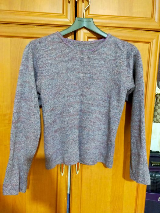 Вязаный свитер лавандового цвета