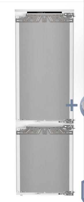 Продавам хладилник за вграждане LIEBHERR с ГАРАНЦИЯ