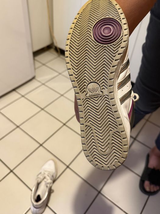 Продавам кецове Адидас