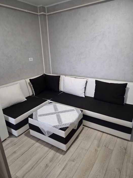 Vand canapea extensibila cu lada de 160×200  stare buna