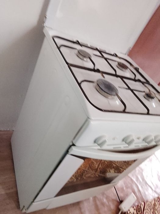 Газовая плиту  INDESIT