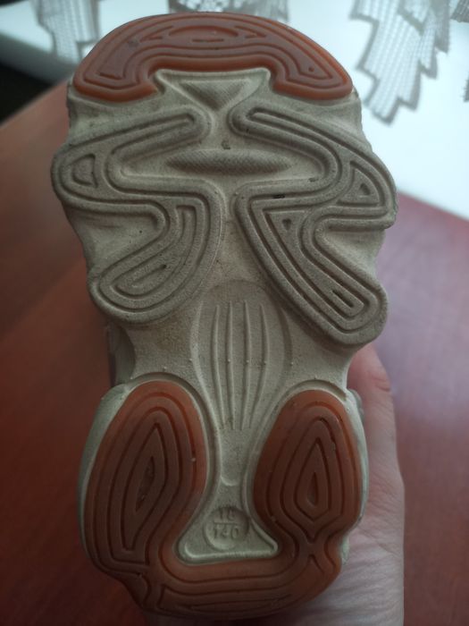 Кроссовки утеплённые