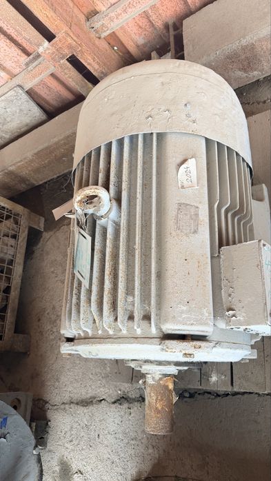 Motoare Electrice , Pompe Apa  Lotru , Cerna , Reductoare