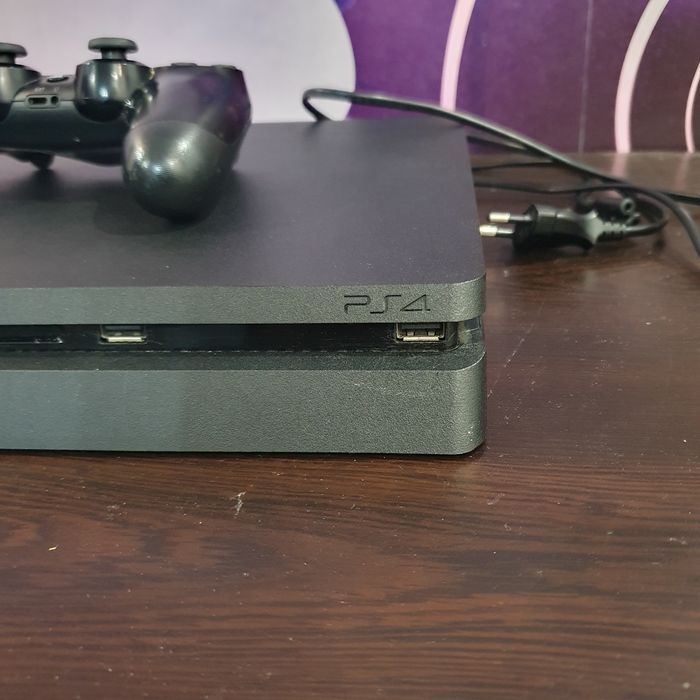 PS4 Slim 1TB + Controller + 6 Jocuri