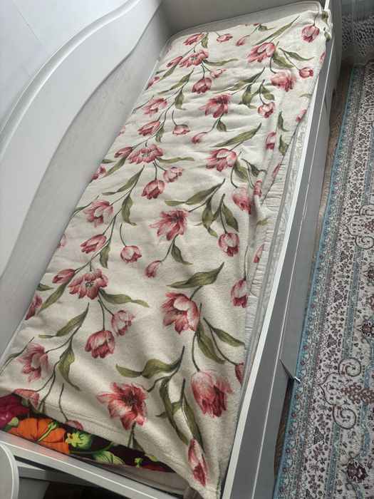 Детский кровать.