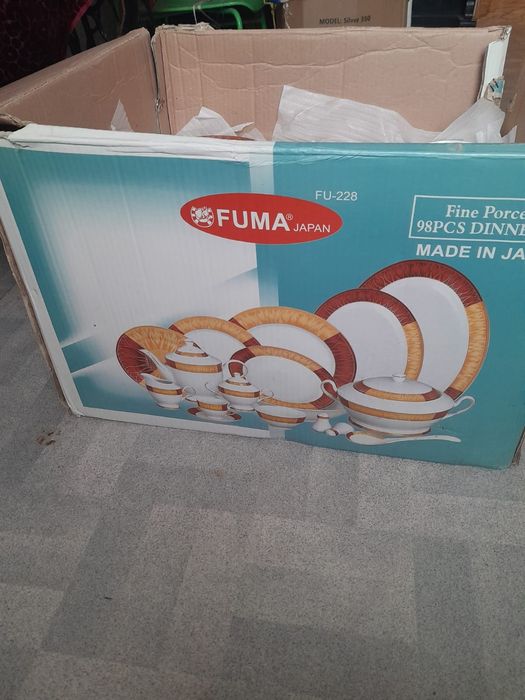 Посуда в коробке 98штук