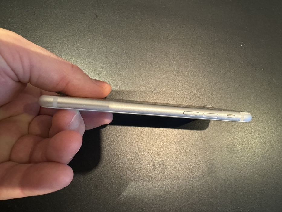 iPhone 7 32 gb бял
