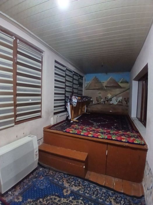 Срочно ижарага берилади 2 хонали 3 этаж 350$ . Адрес Регистон.