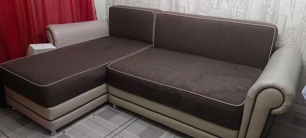 Диван вместительный