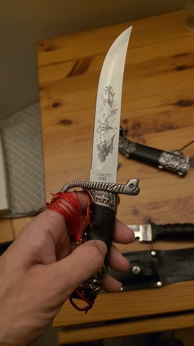 Продавам ножове.Те не са използвани до момента.