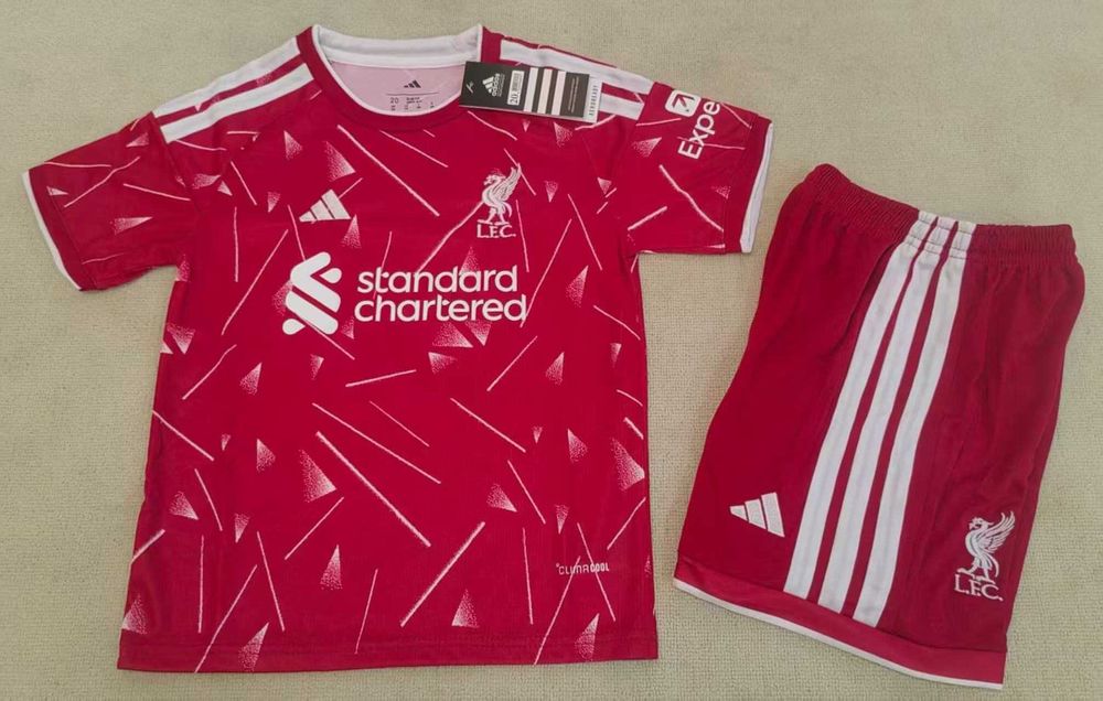 Детски футболни екипи Nike Adidas 2026/2027
