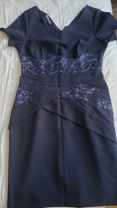 Тъмносиня официална рокля с дантела