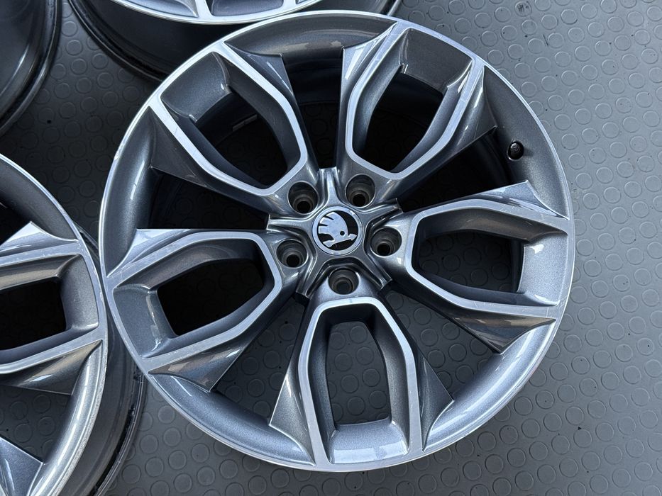 4бр. Отлични 19” ОРИГИНАЛНИ Джанти “CRATER” 5х112 за -SKODA/VW/AUDI/SEAT/VAG- 8Jx19H2, ET45